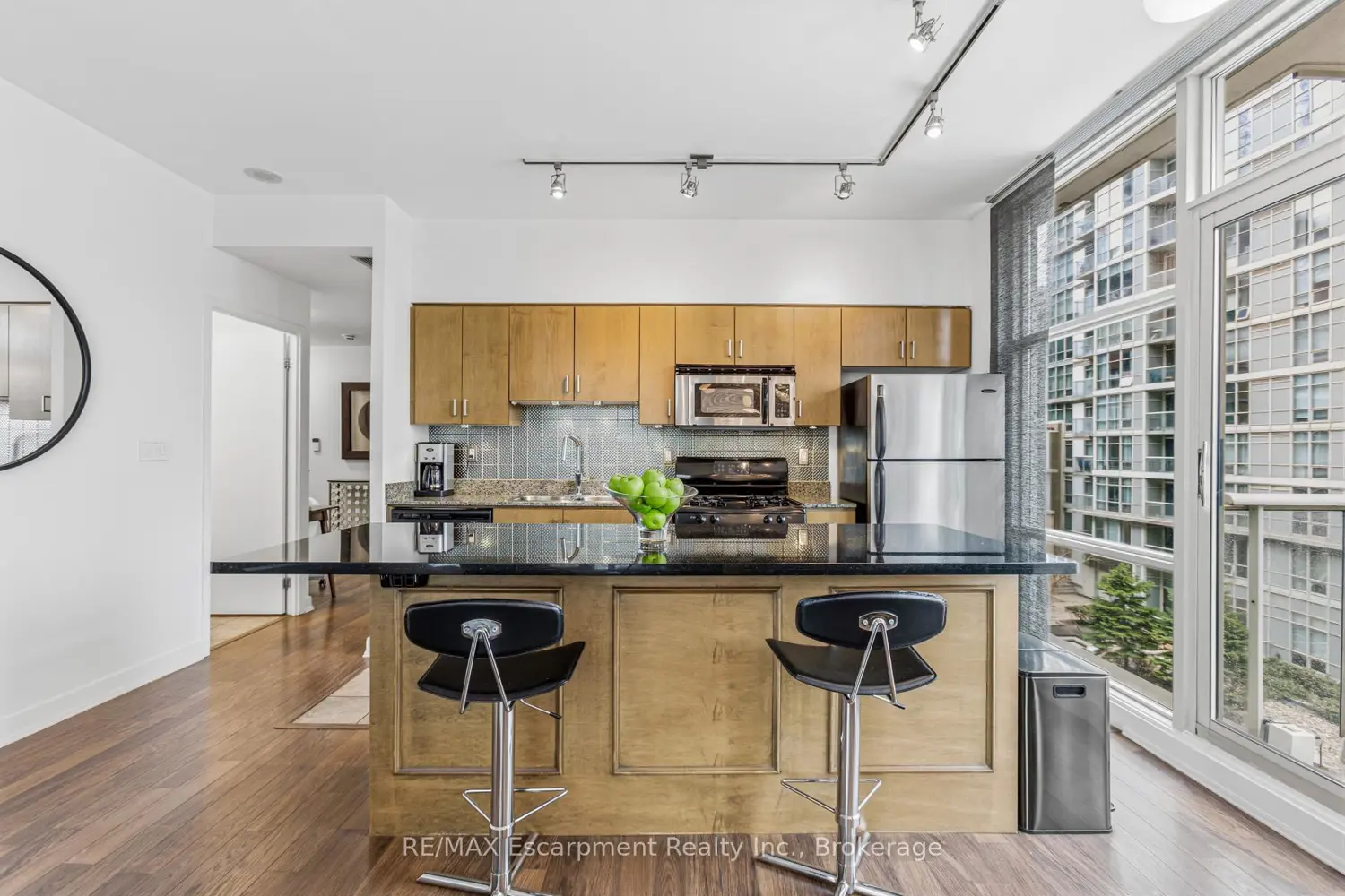 Additional image 4 of 9 Spadina Avenue 303
