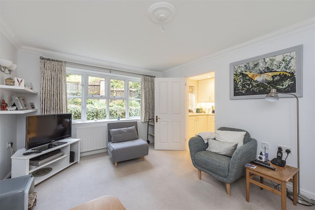 Additional image 4 of 1 bed flat for saleSun Lane, Harpenden AL5