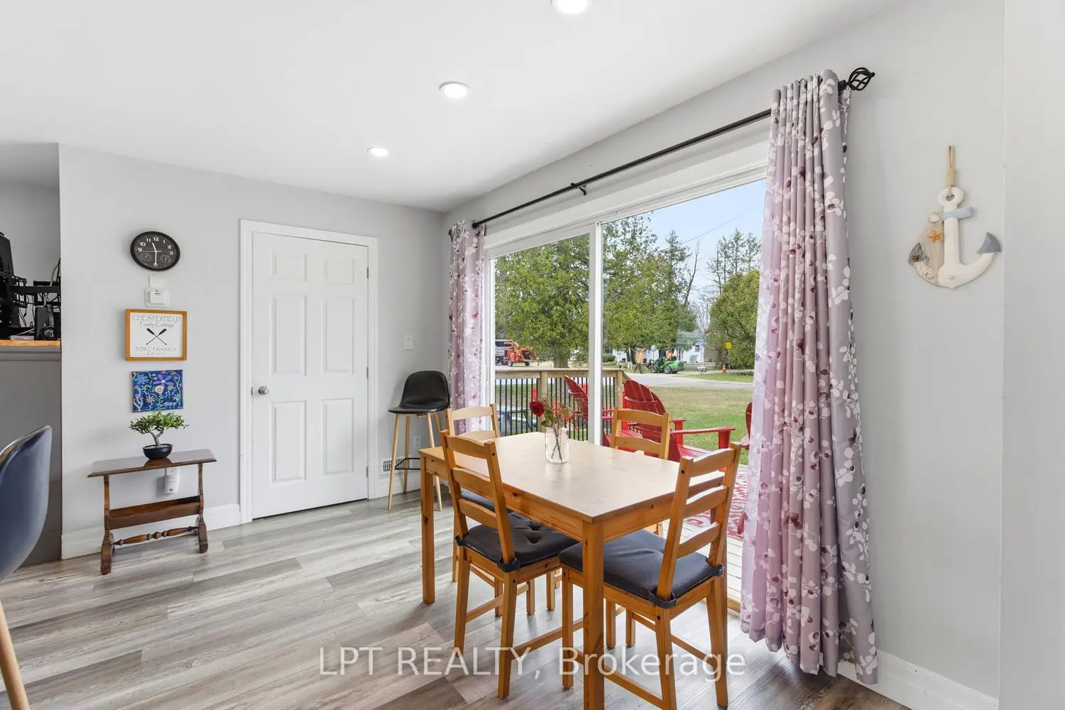 7597 Biddulph Street photo 2