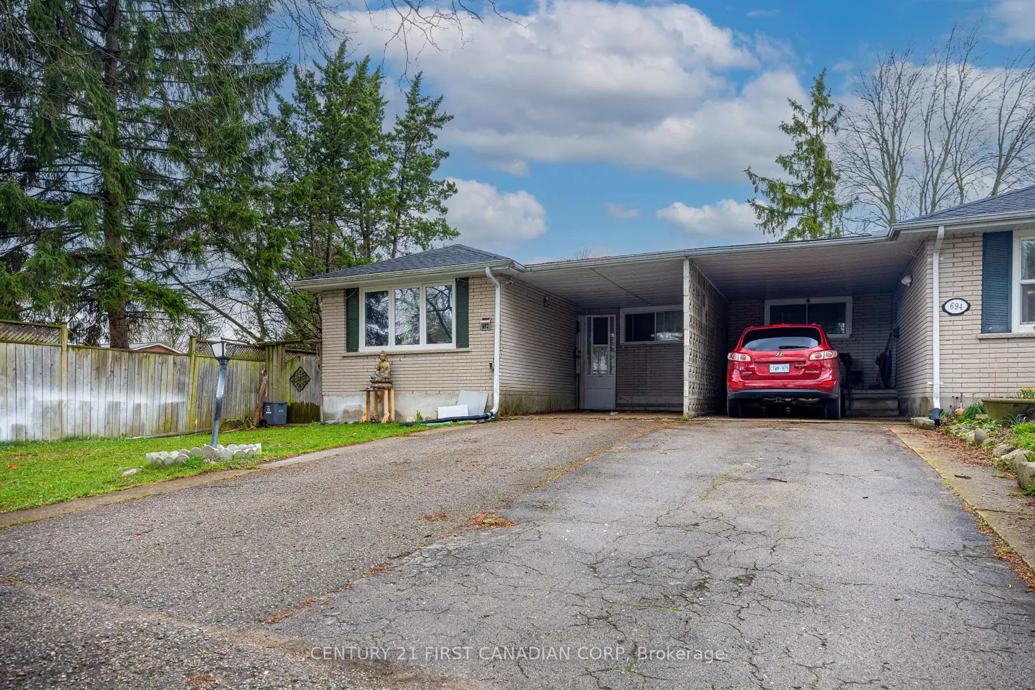 692 Sevilla Park Place photo 2