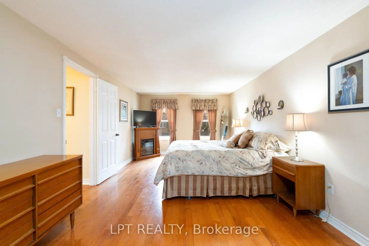 54 Meyer Circle photo 5