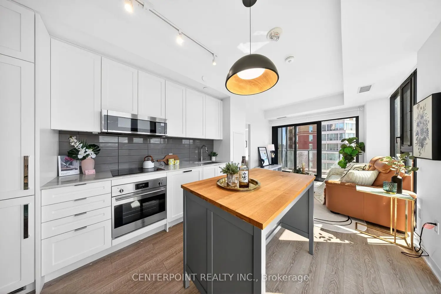 250 Lawrence Avenue 519 photo 4