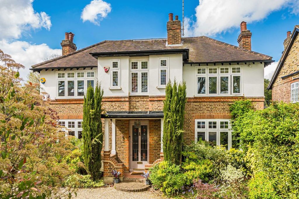 4 bed detached house for saleGloucester Road, Hampton TW12