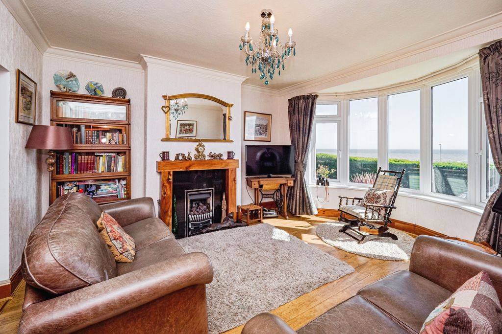 Additional image 3 of 3 bed terraced house for saleEsplanade, Hornsea HU18