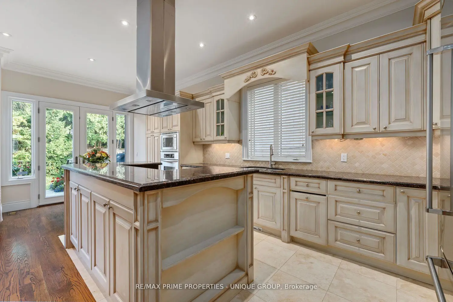 276 Greenfield Avenue photo 5