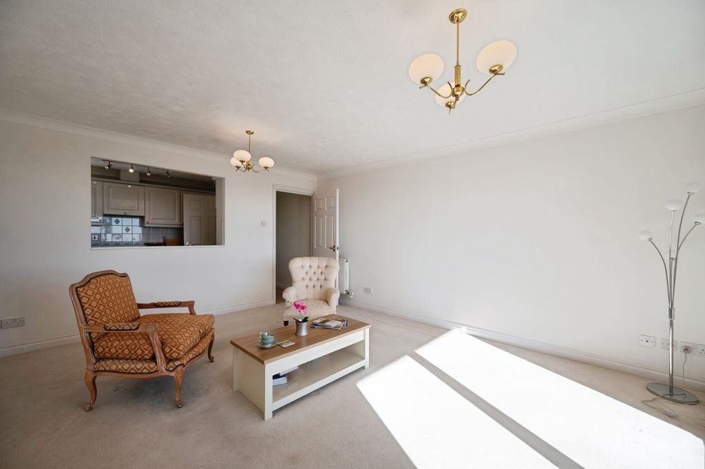 Additional image 18 of 3 bed flat for saleSea Front, Hayling Island, Hampshire PO11