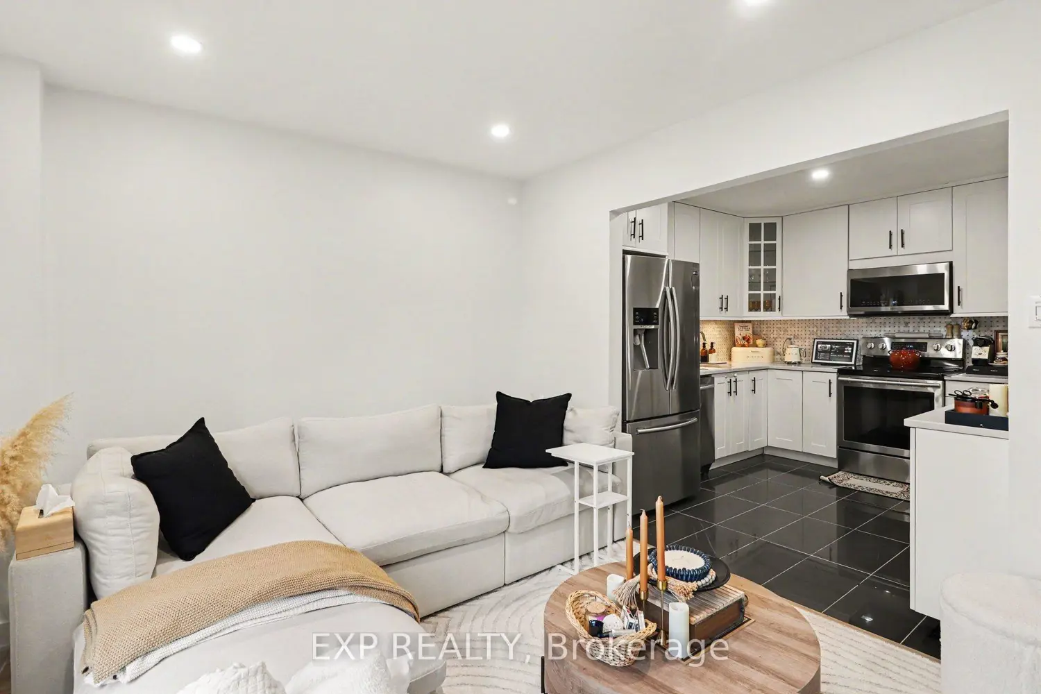 358 Valade Crescent photo 3