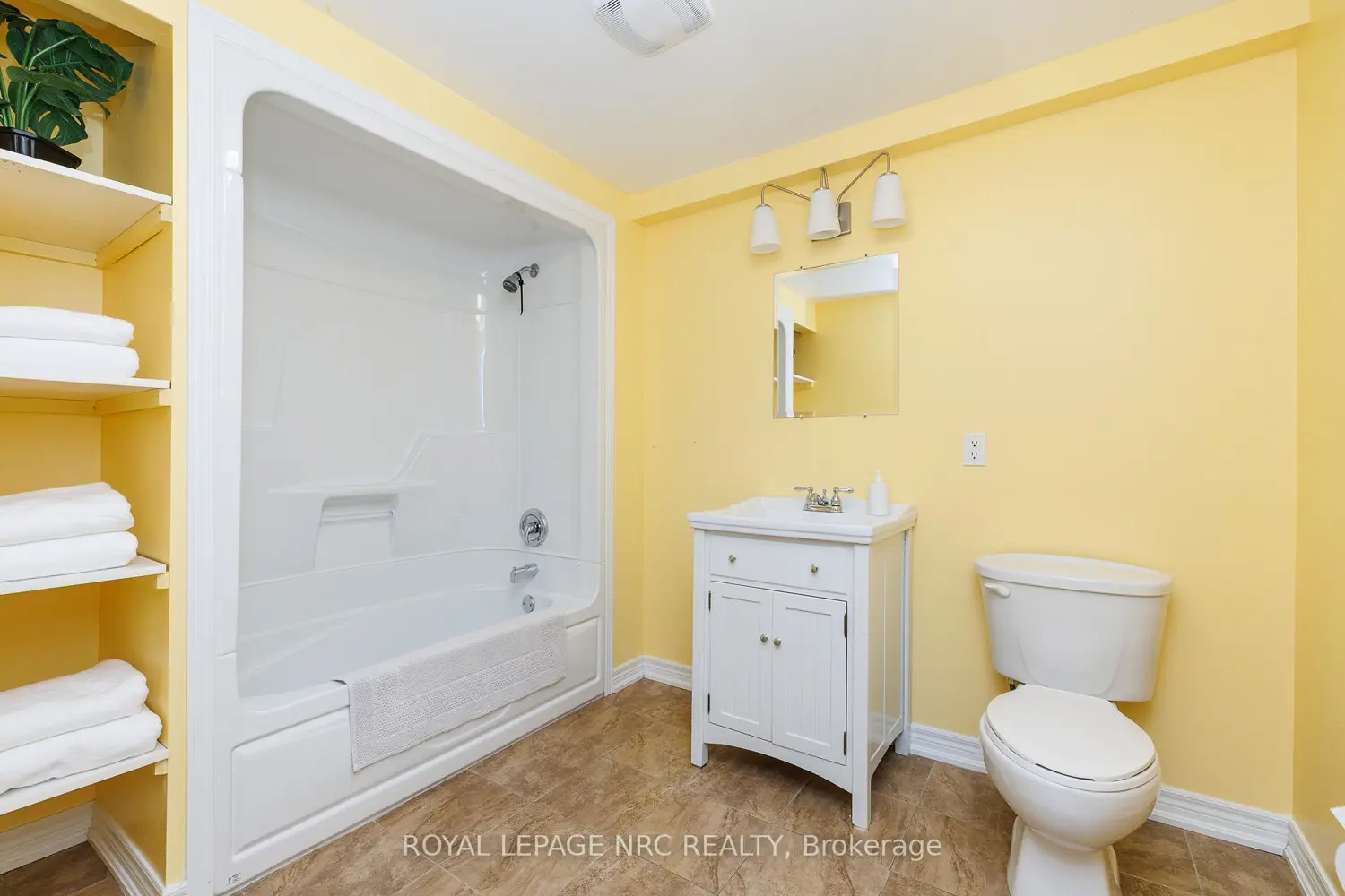 16 Leonard Drive photo 4