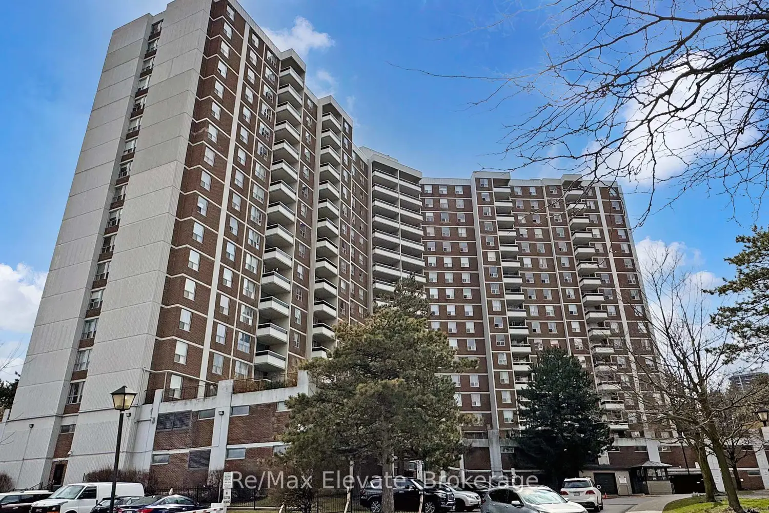5 Shady Golfway 406