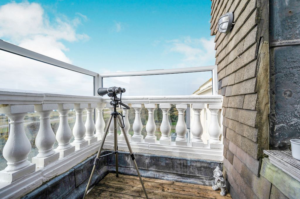 Additional image 7 of 3 bed flat for saleSea Front, Hayling Island, Hampshire PO11