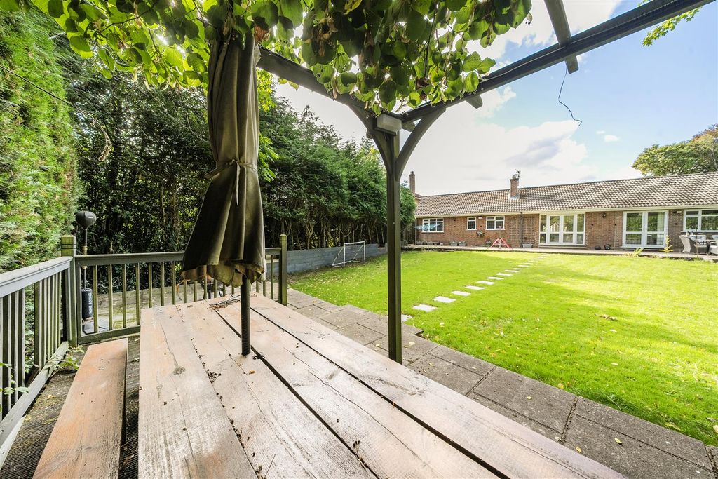 Additional image 6 of 6 bed detached house for saleMerlewood Close, High Wycombe HP11