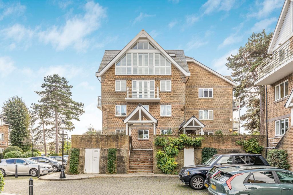 Additional image 17 of 2 bed flat for saleThames Close, Hampton, Middlesex TW12