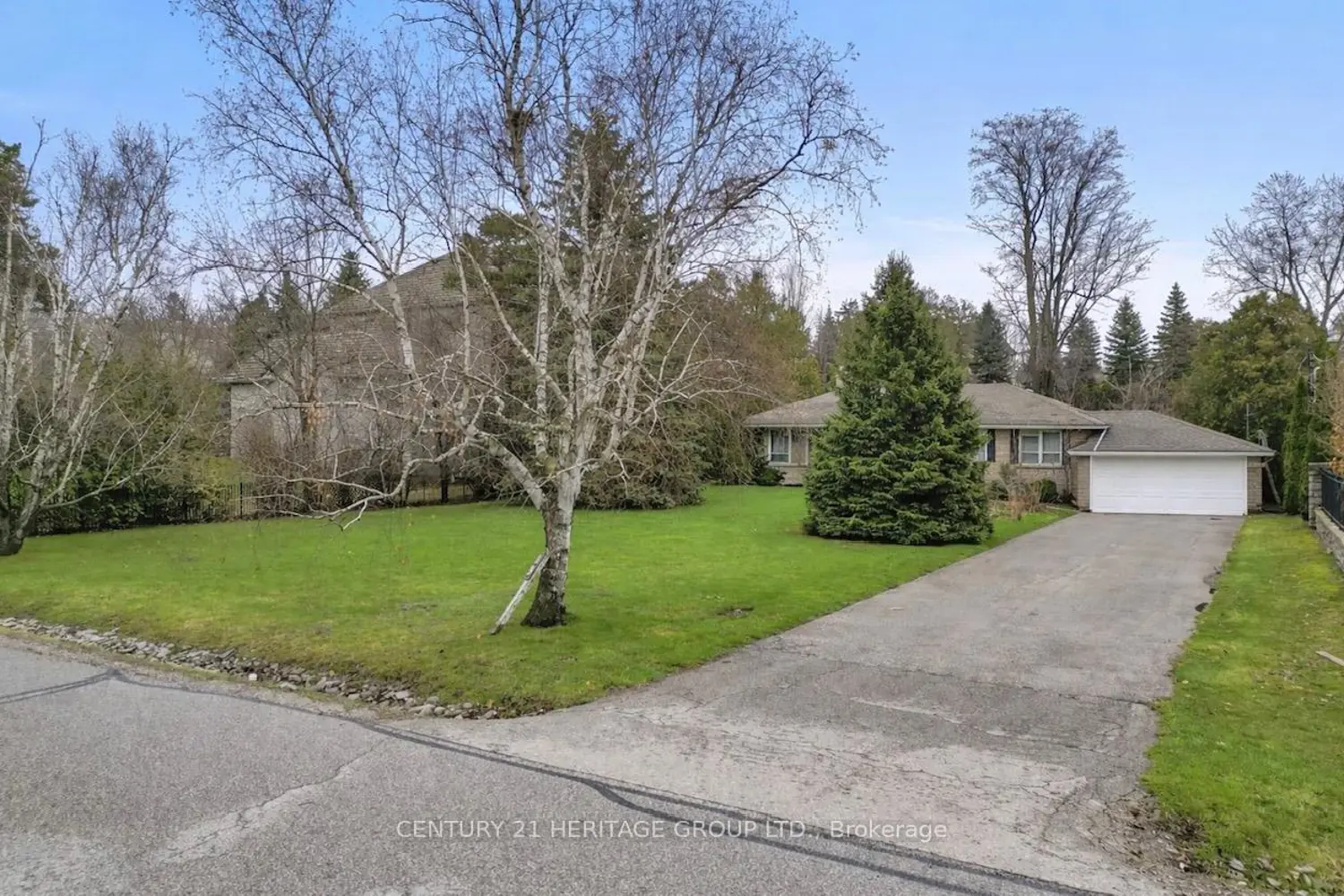 19 Oakbank Road photo 2