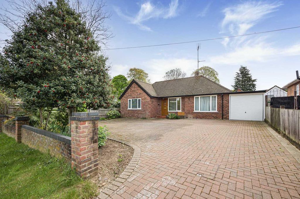 3 bed detached bungalow for saleGreys Road, Henley-On-Thames RG9
