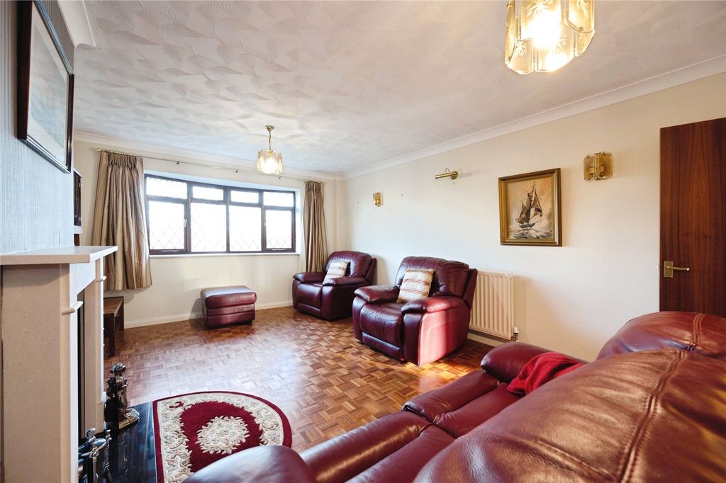 Additional image 18 of 4 bed detached house for saleMarine Walk, Hayling Island, Hampshire PO11