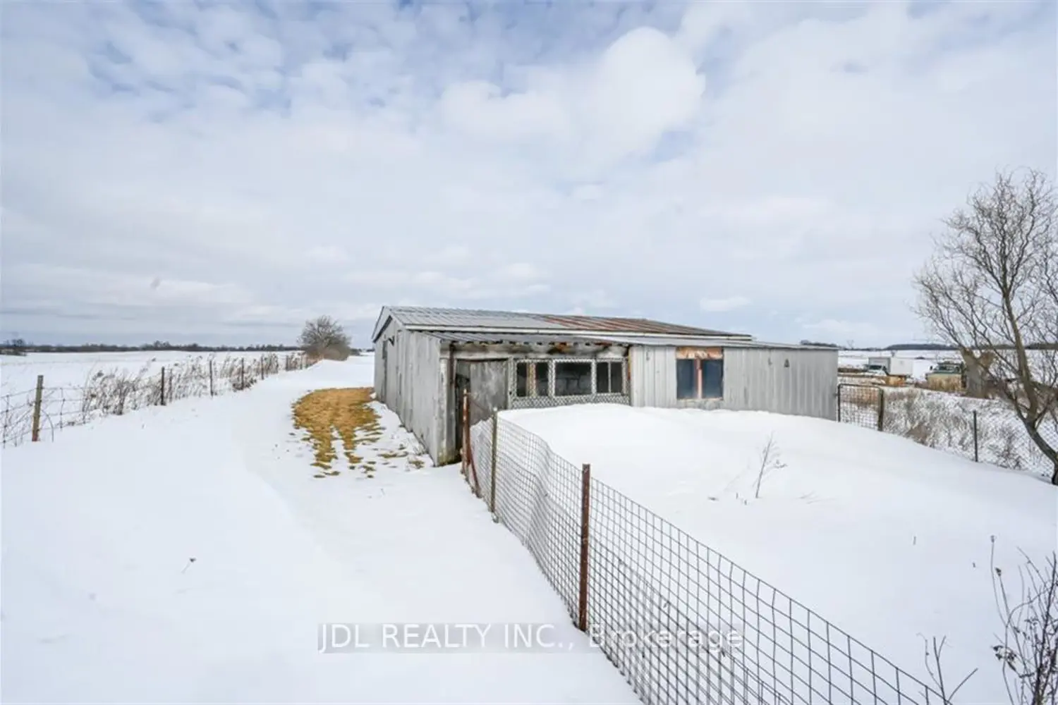 8110 Chippewa Road photo 5