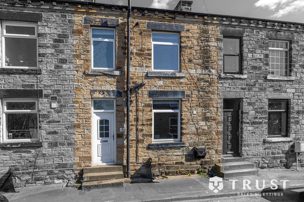 1 bed terraced house for saleCommercial Street, Heckmondwike WF16