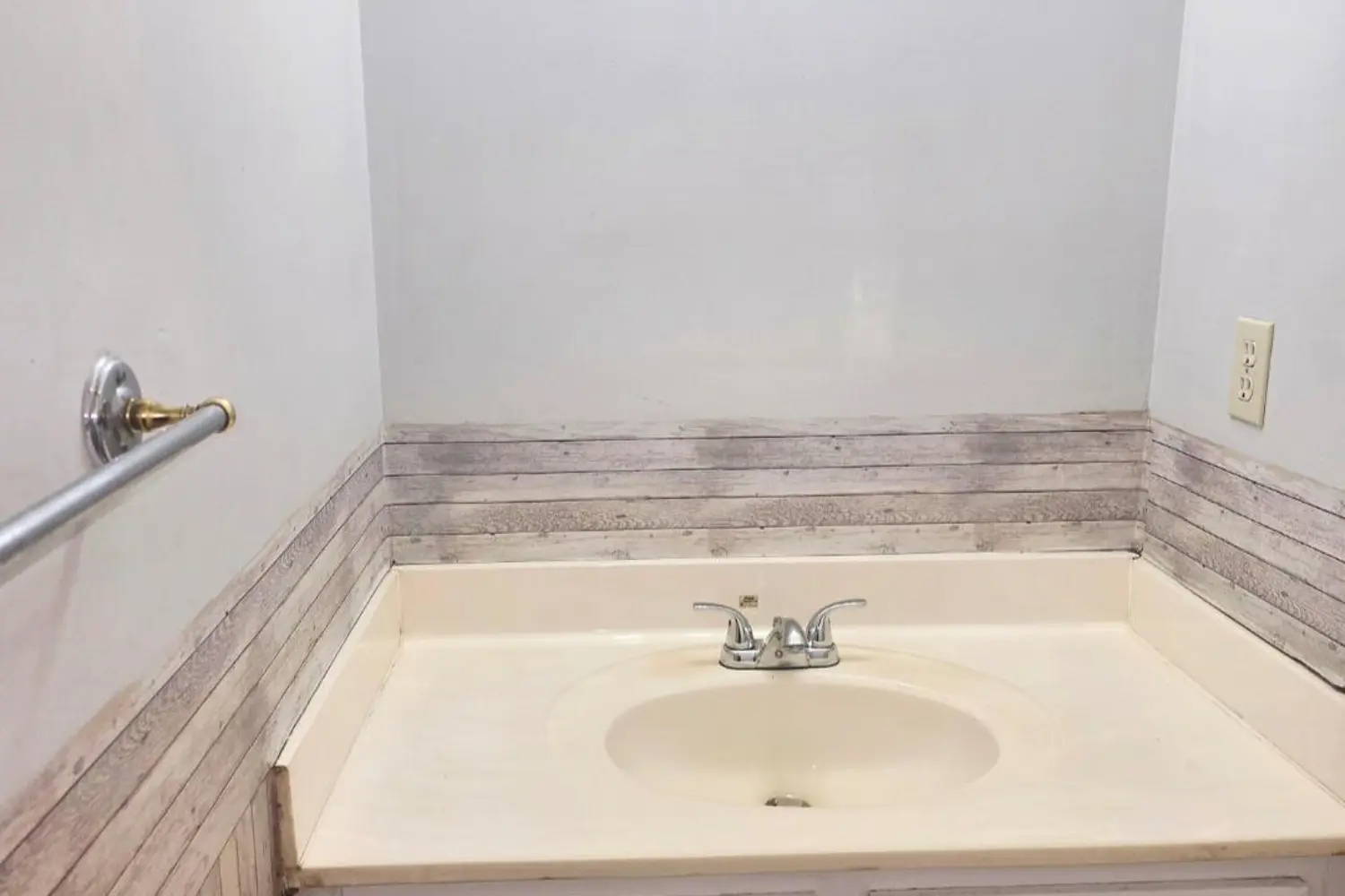 542 Westman Avenue photo 3