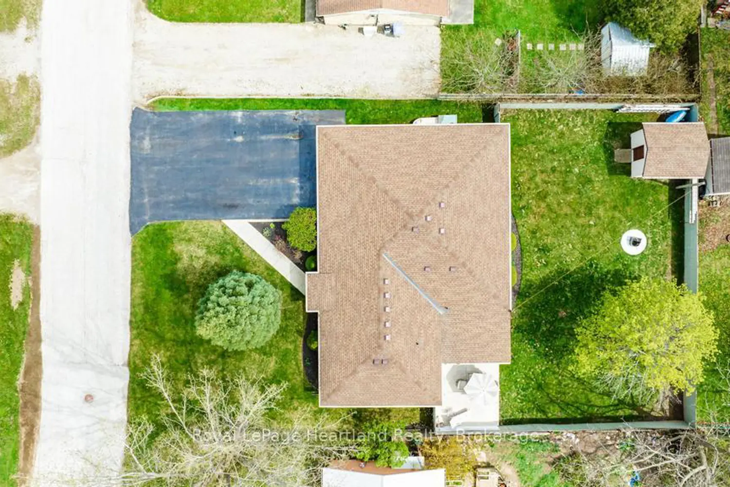 4 Ducharme Crescent photo 3