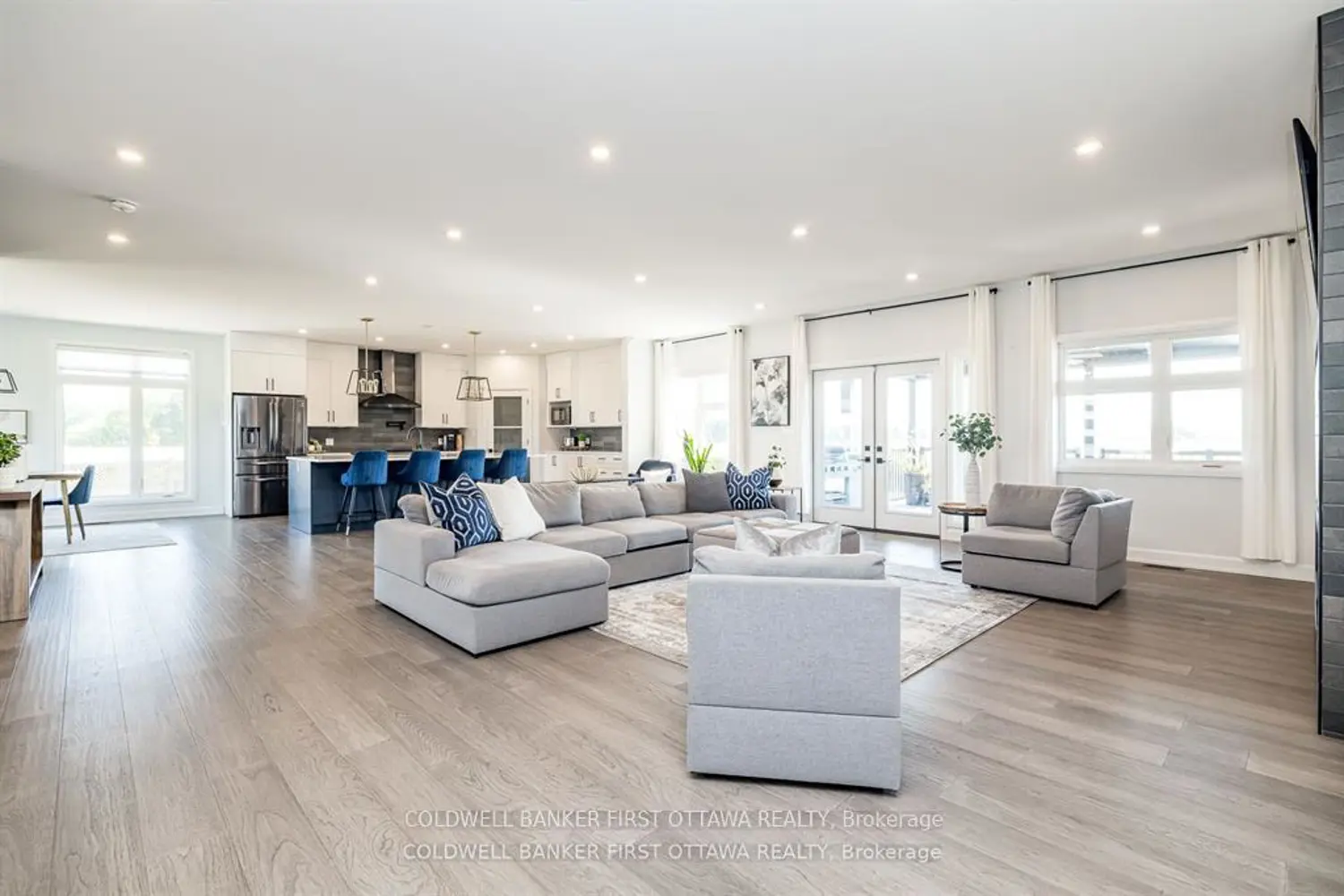 5758 Fernbank Road photo 4