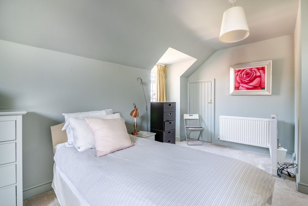 Additional image 13 of 4 bed detached house for saleSt. Marys Road, Hayling Island, Hampshire PO11