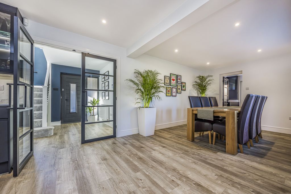 Additional image 3 of 4 bed detached house for saleHavant, Hampshire PO9