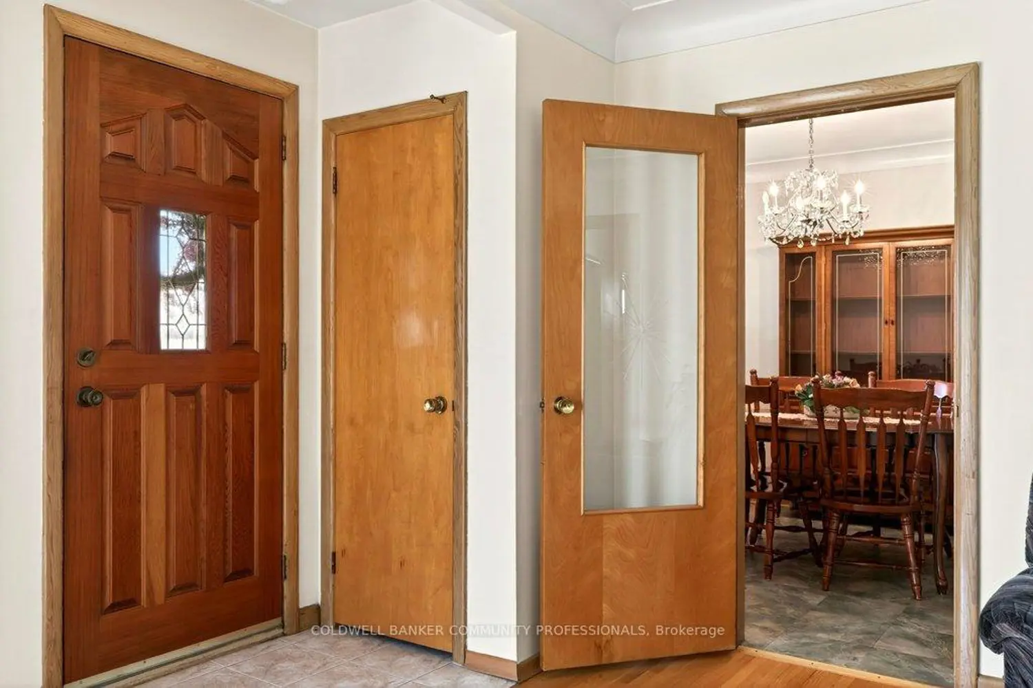 92 Reid Avenue photo 3
