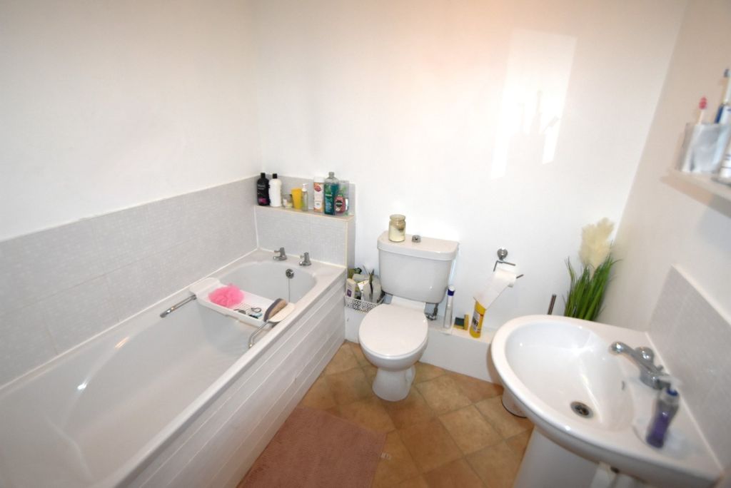 Additional image 8 of 2 bed flat for sale11 Little Hackets, Havant PO9