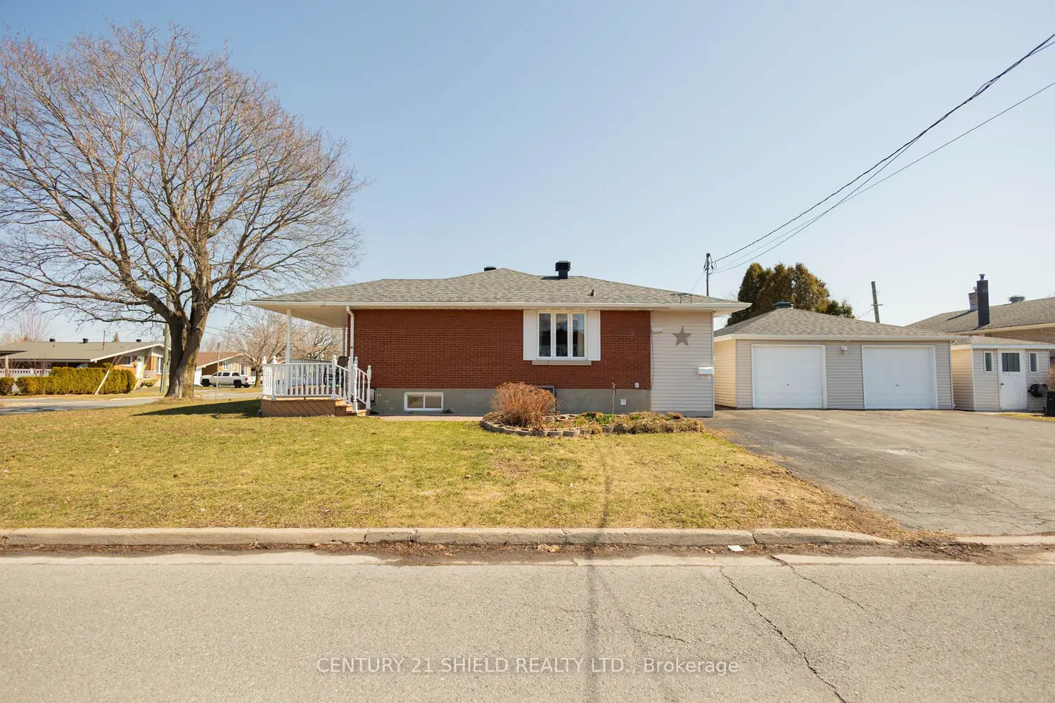247 15Th St. W Street photo 4