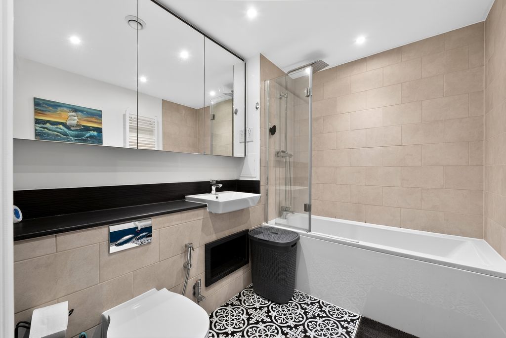 Additional image 16 of 3 bed flat for saleAlexandra Road, Hounslow TW3