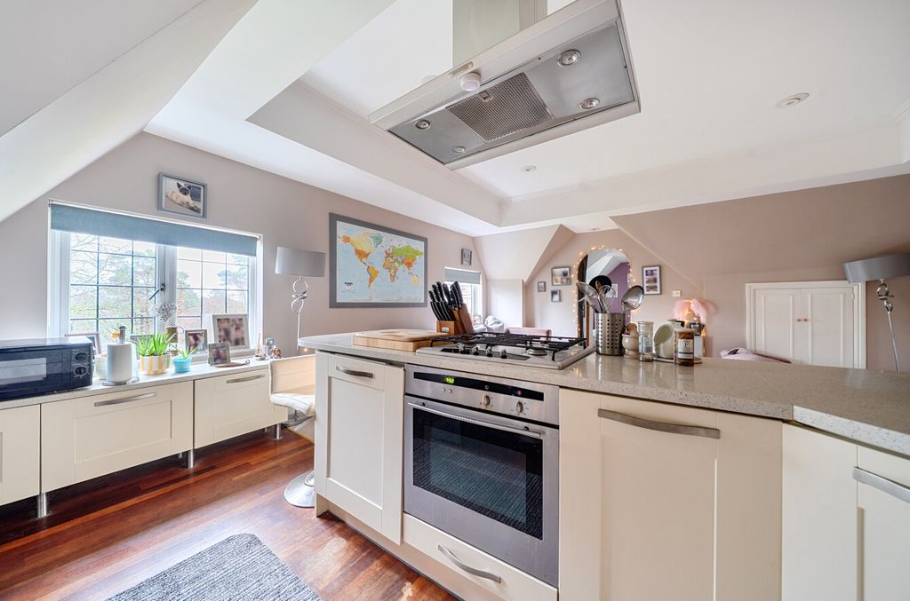 Additional image 10 of 1 bed flat for saleHindhead, Surrey GU26