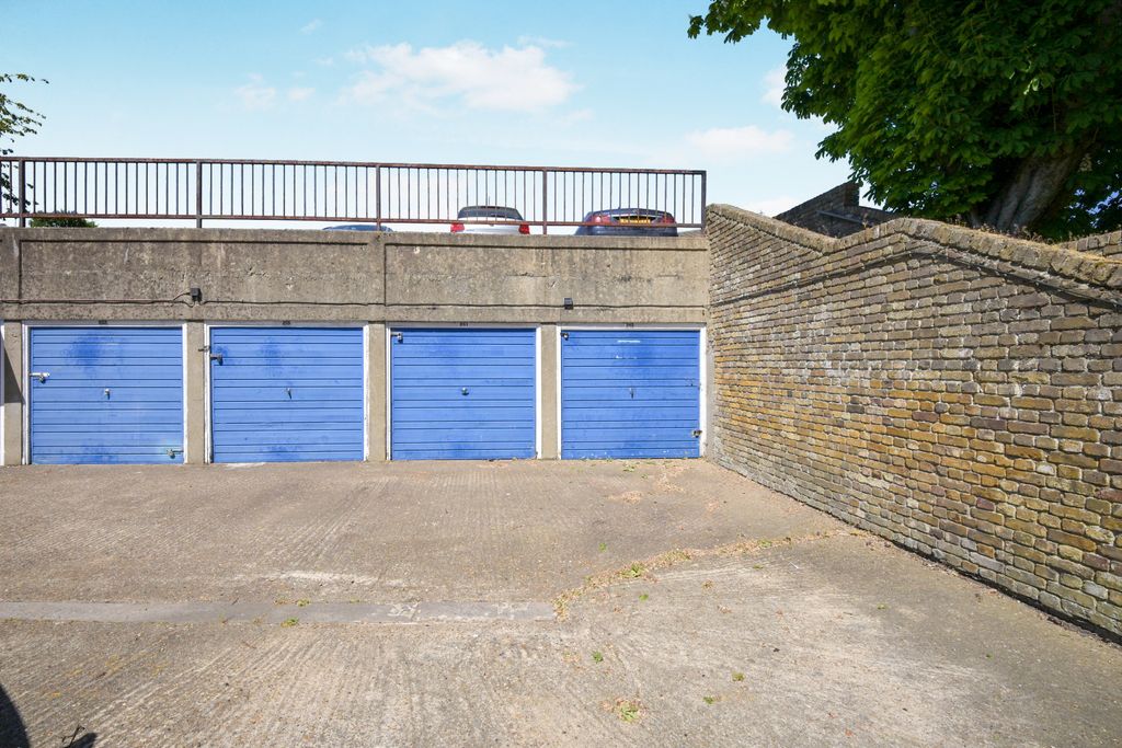 Additional image 13 of 2 bed flat for saleLampits, Hoddesdon EN11