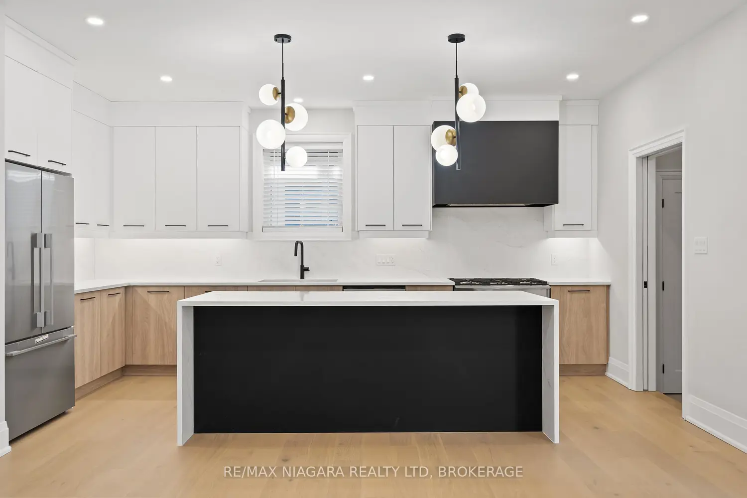 16 Accursi Crescent photo 3