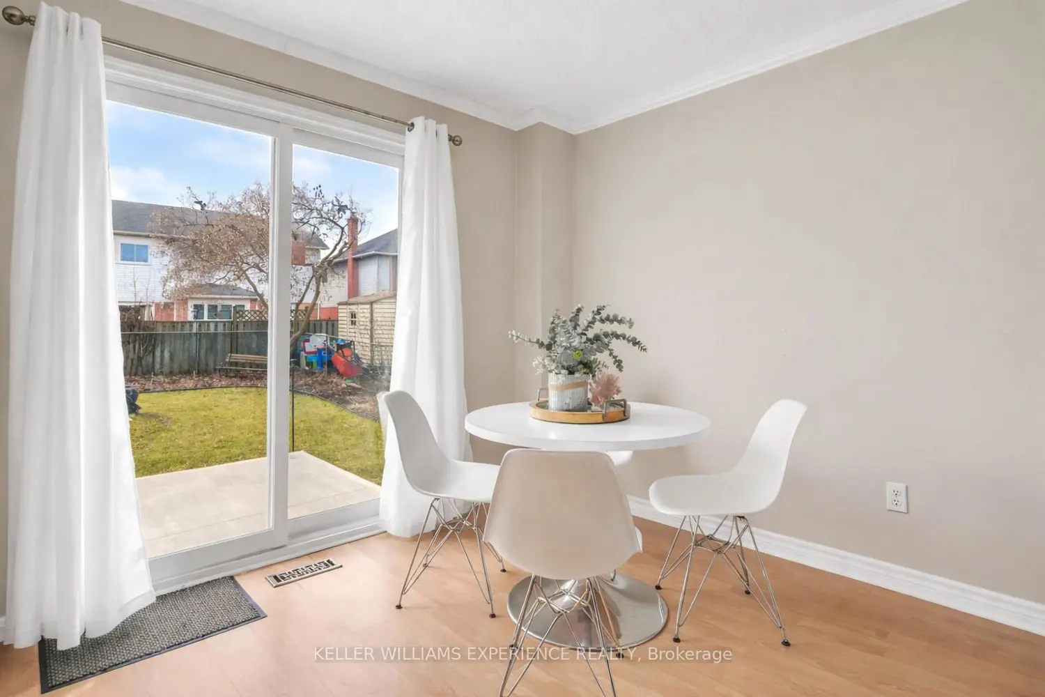 24 Lindsay Court photo 2