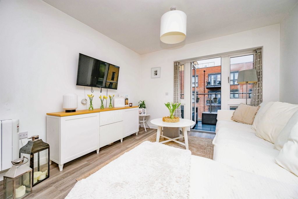 Additional image 10 of 2 bed flat for saleFrogmore Road, Hemel Hempstead HP3