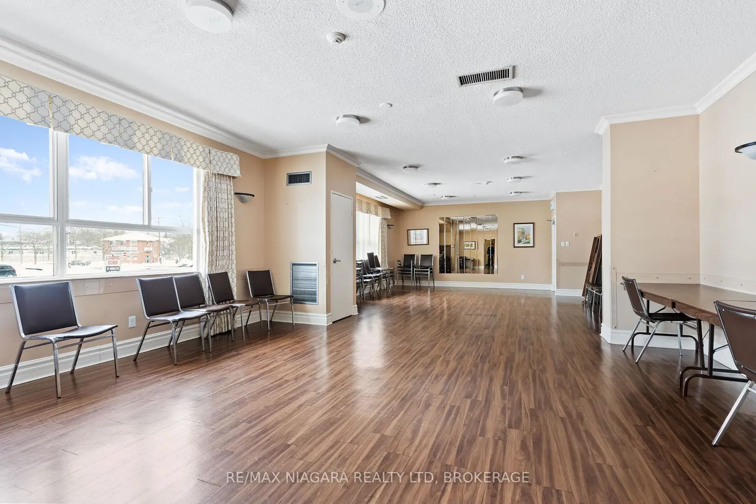 7 Gale Crescent B5 photo 2