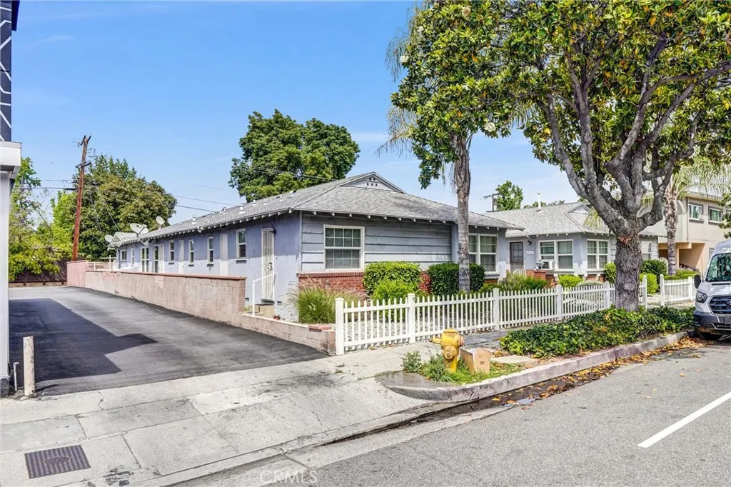 14821 Burbank Blvd, Van Nuys, CA 91411 photo 2