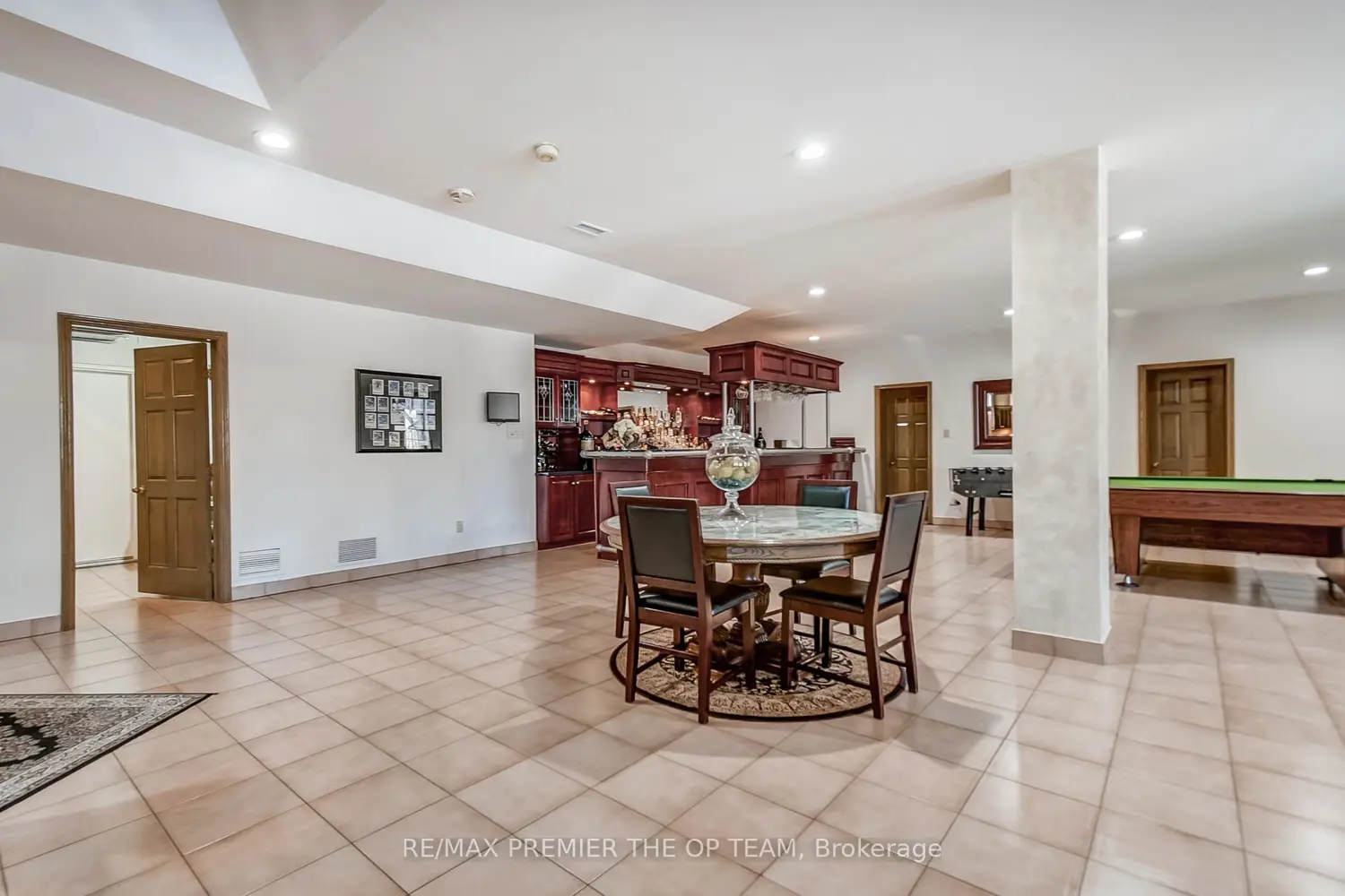 118 Cowan Drive photo 3