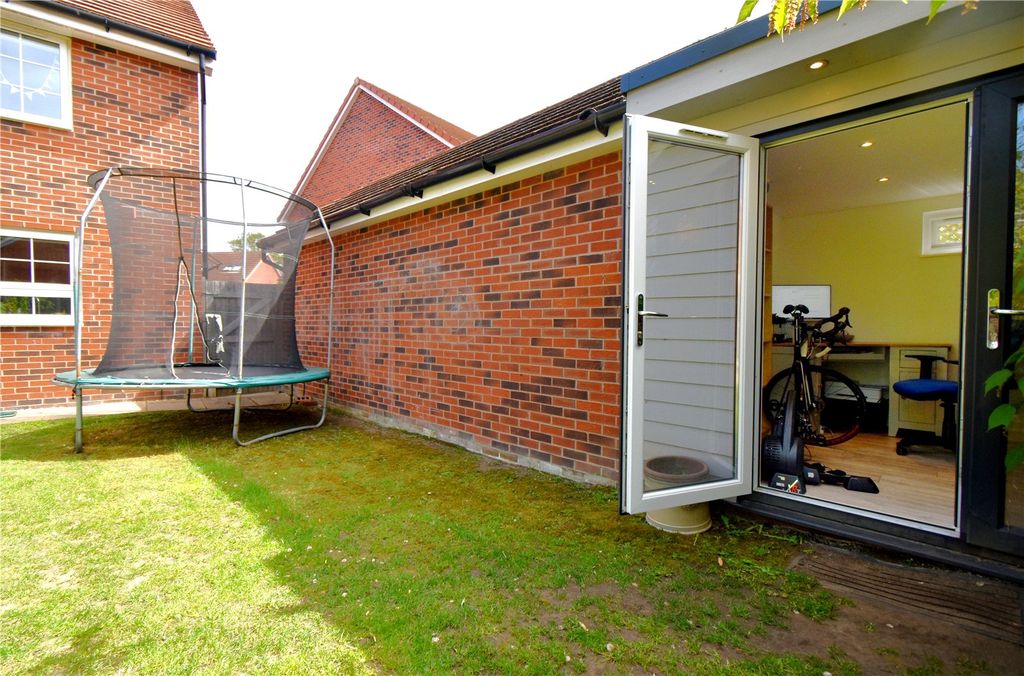 Additional image 14 of 4 bed detached house for saleViney Close, Hook, Hampshire RG27