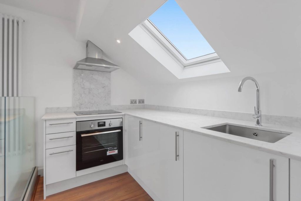 Additional image 13 of 3 bed flat for saleRye Road, Hoddesdon EN11