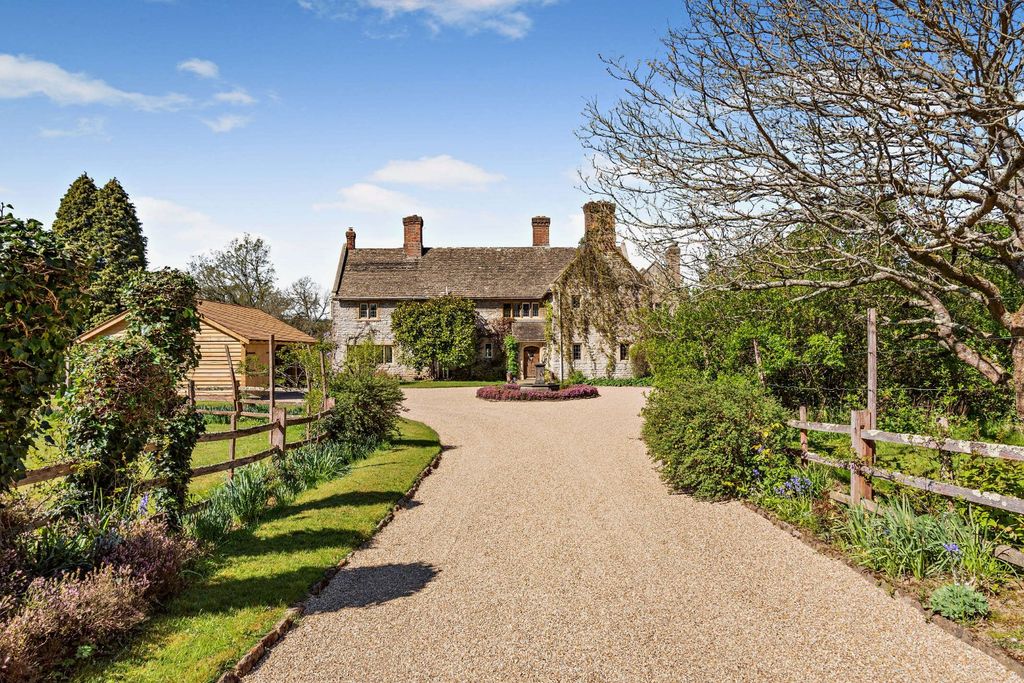5 bed detached house for saleTower Hill, Horsham, West Sussex RH13