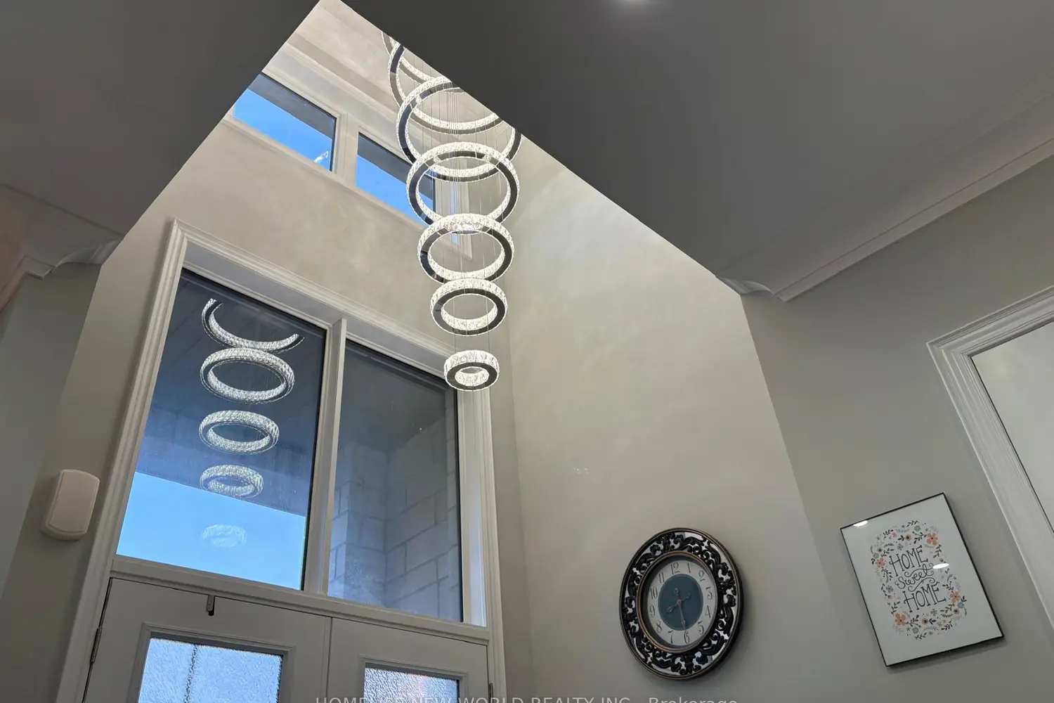 143 Mondial Crescent photo 3