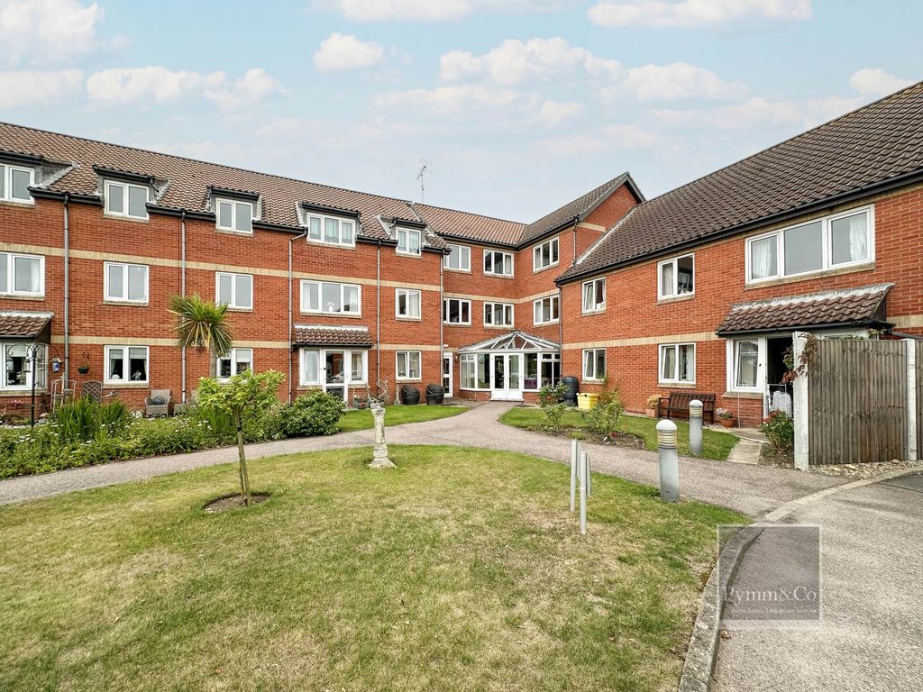 1 bed flat for saleShannock Court, George Street, Sheringham NR26