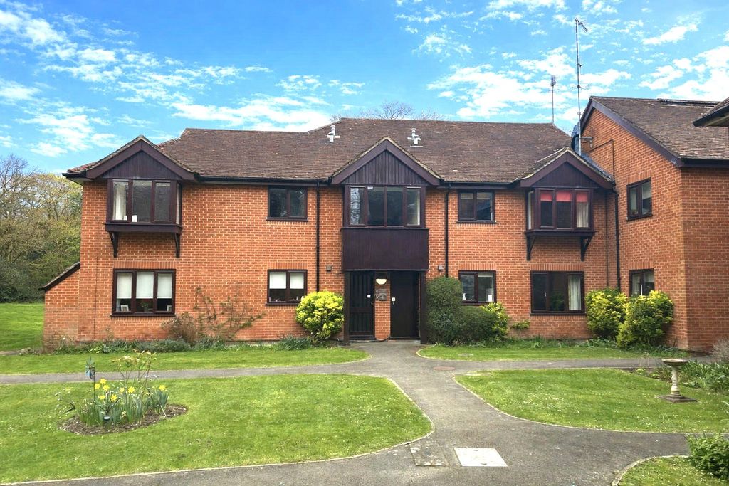 Additional image 13 of 2 bed flat for saleBerry Court, Hook, Hampshire RG27