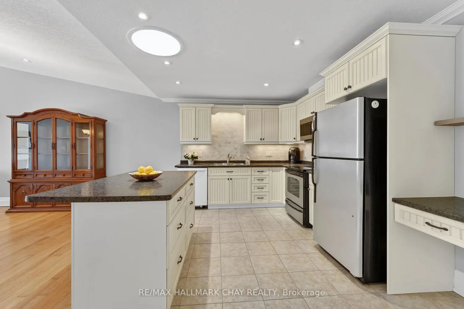 19 Greenway Drive photo 3