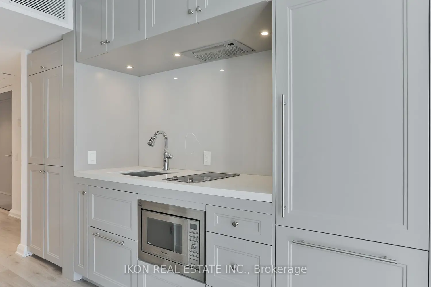 Additional image 5 of 155 Yorkville Avenue 1013