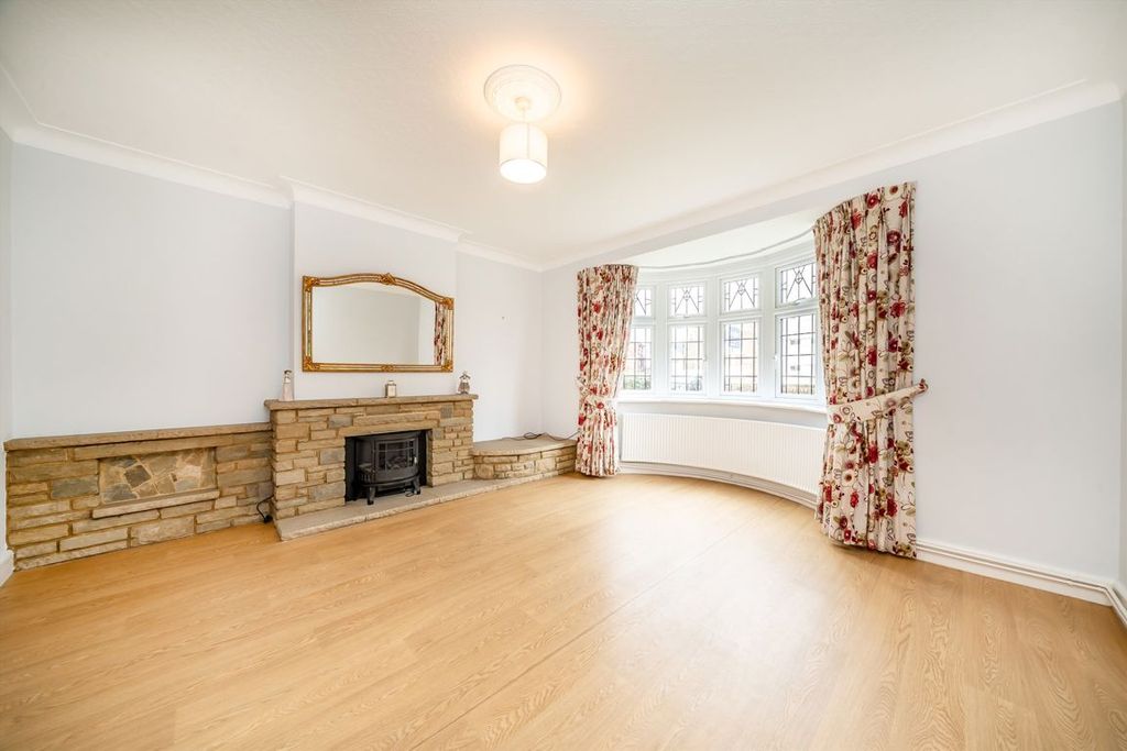 Additional image 4 of 4 bed semi-detached house for saleBath Road, Hounslow TW3