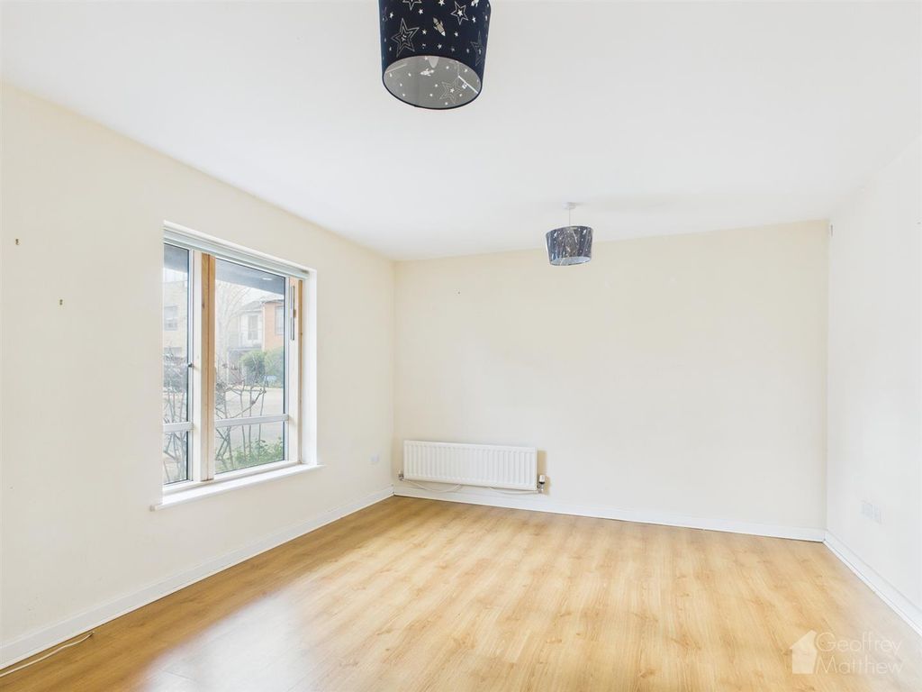 2 bed maisonette for saleSimplicity Lane, Newhall, Harlow CM17 photo 5