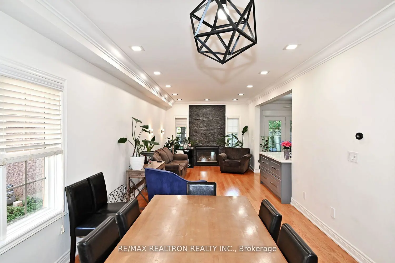 100 Kingsbridge Circle photo 4