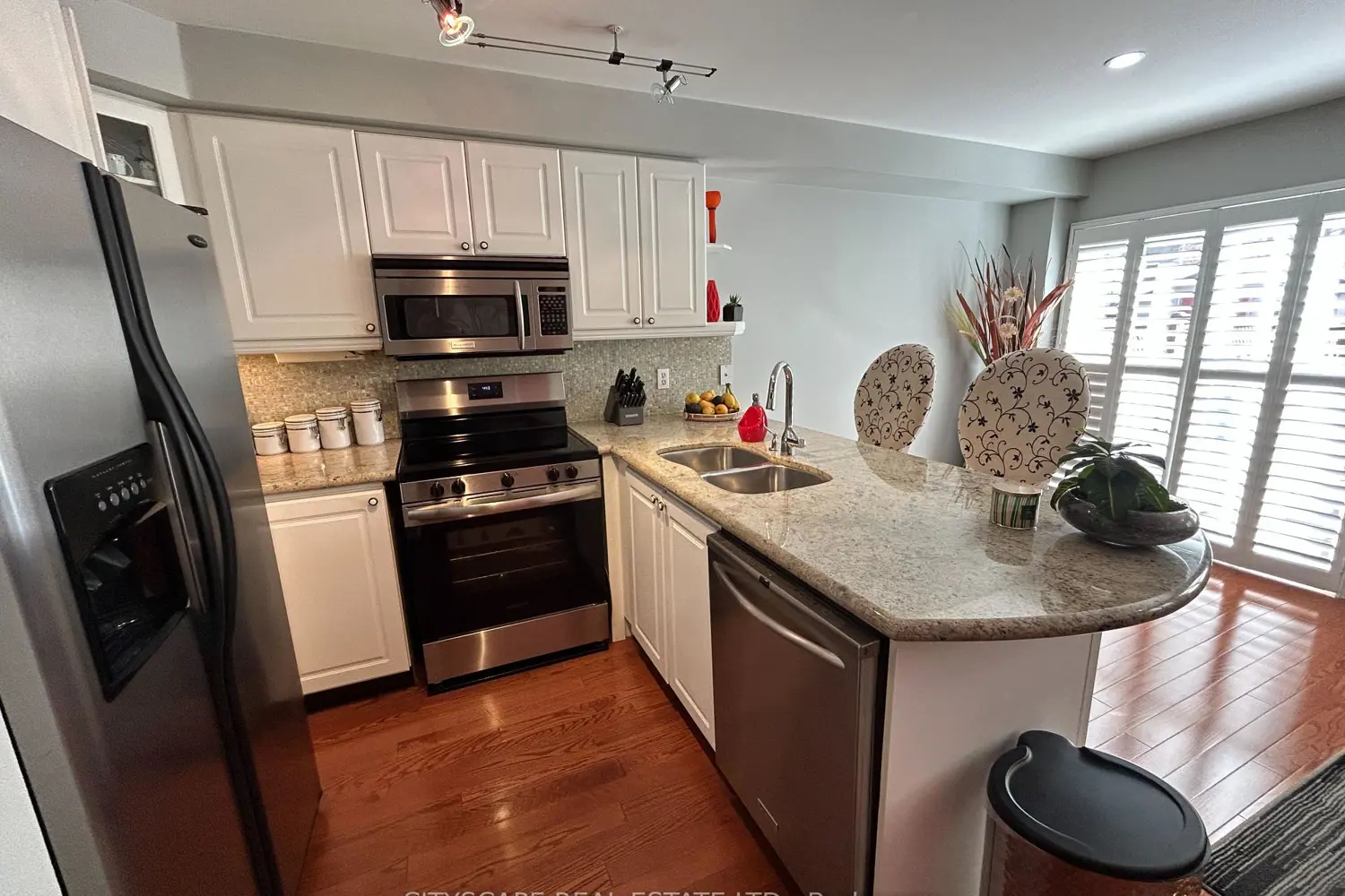 3162 Pearwood Place photo 2